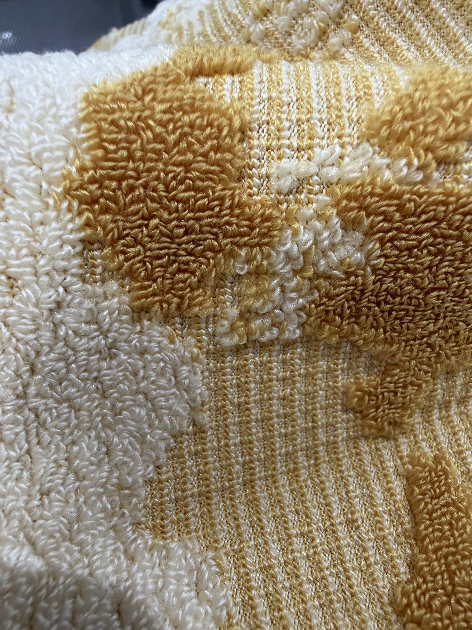 Loop detail of mottled cut velvet jacquard